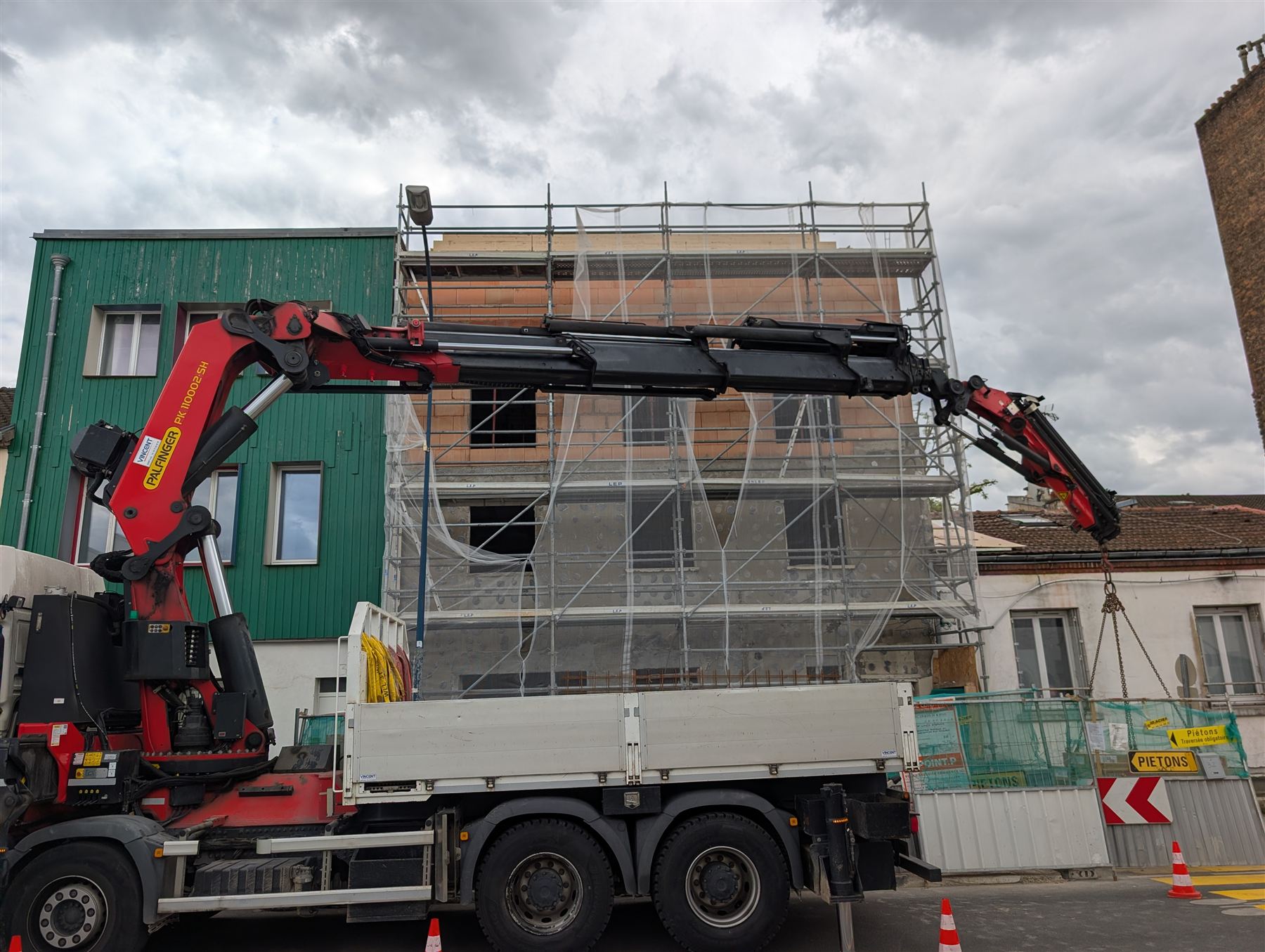 Livraison du chantier au camion grue